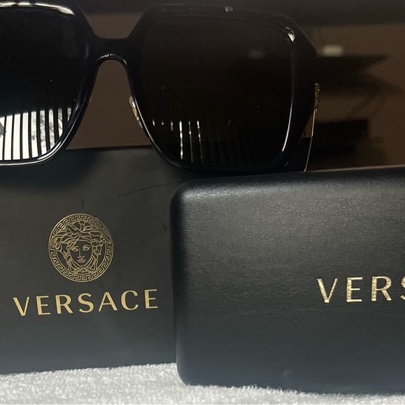 Versace Elegant Black Sunglasses